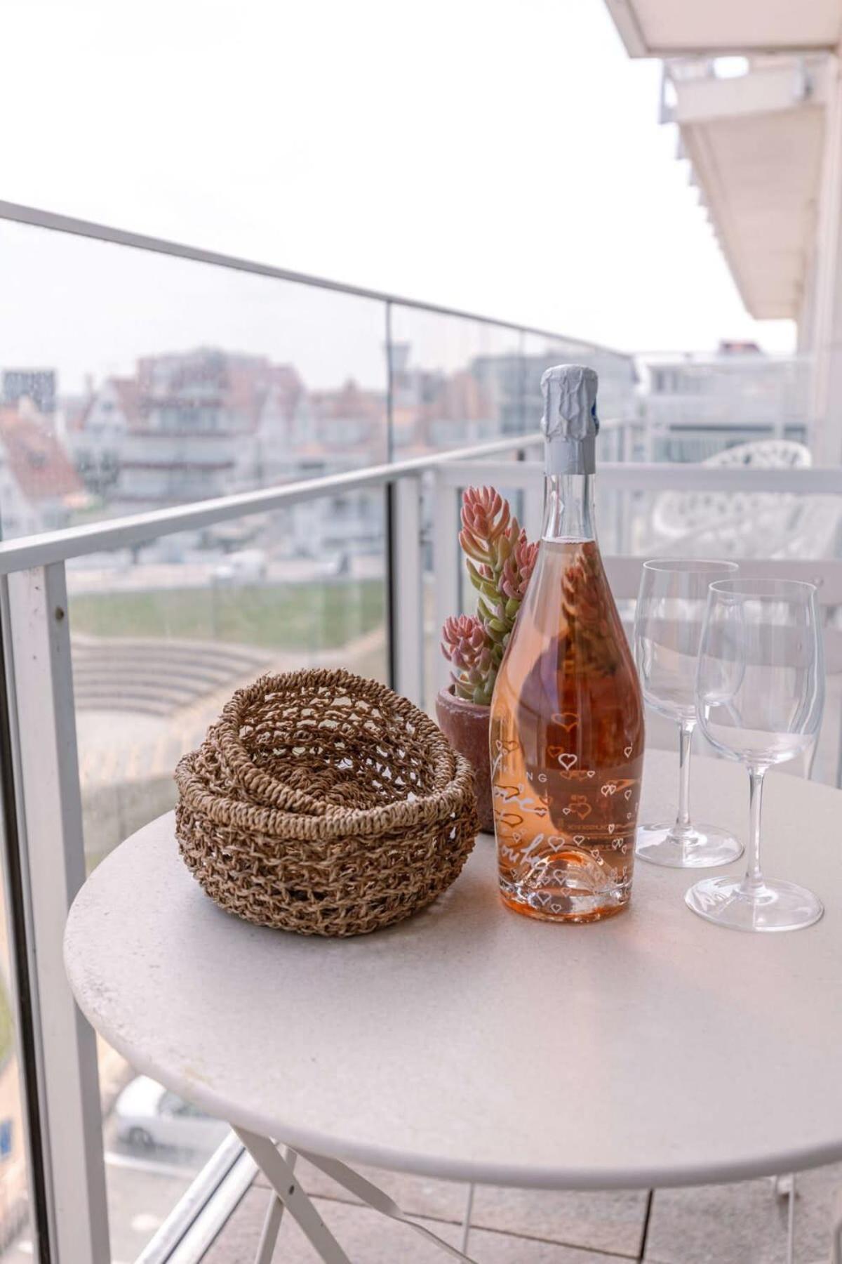 Apartamento Stunning Studio With Sea-View And Terrace Knokke-Heist Exterior foto